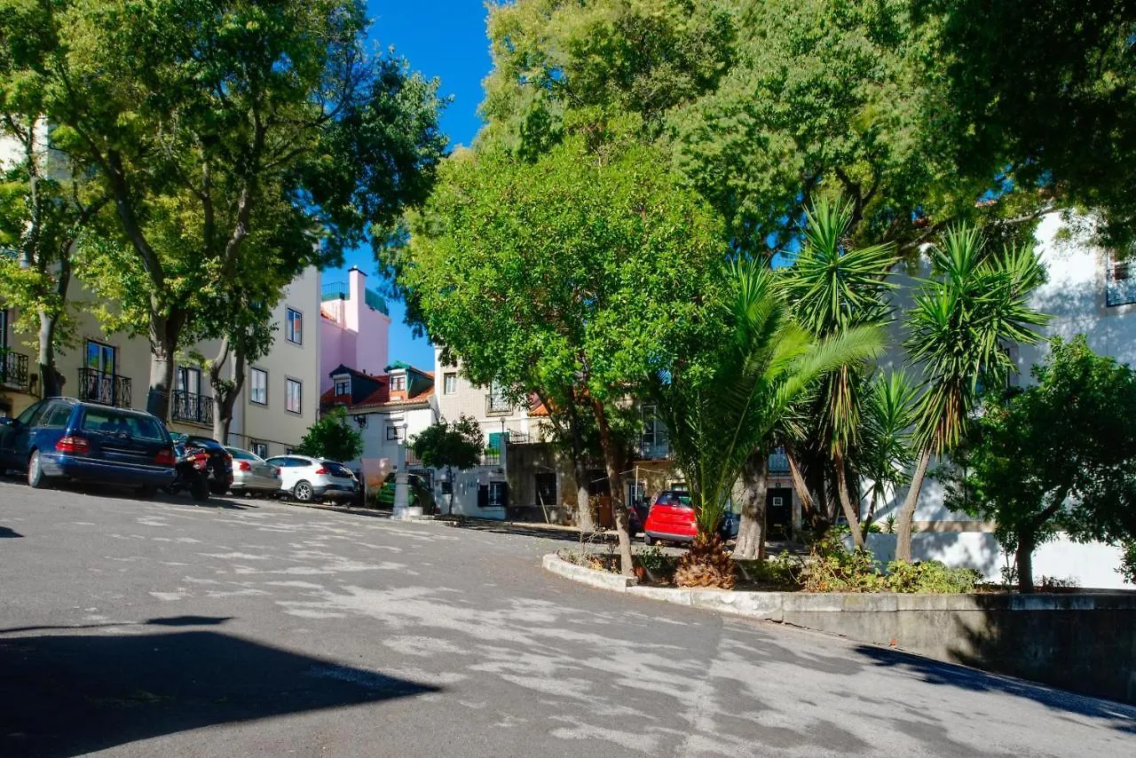 Apartment Ferienwohnung Sunny & Quiet In Historic Center Lissabon