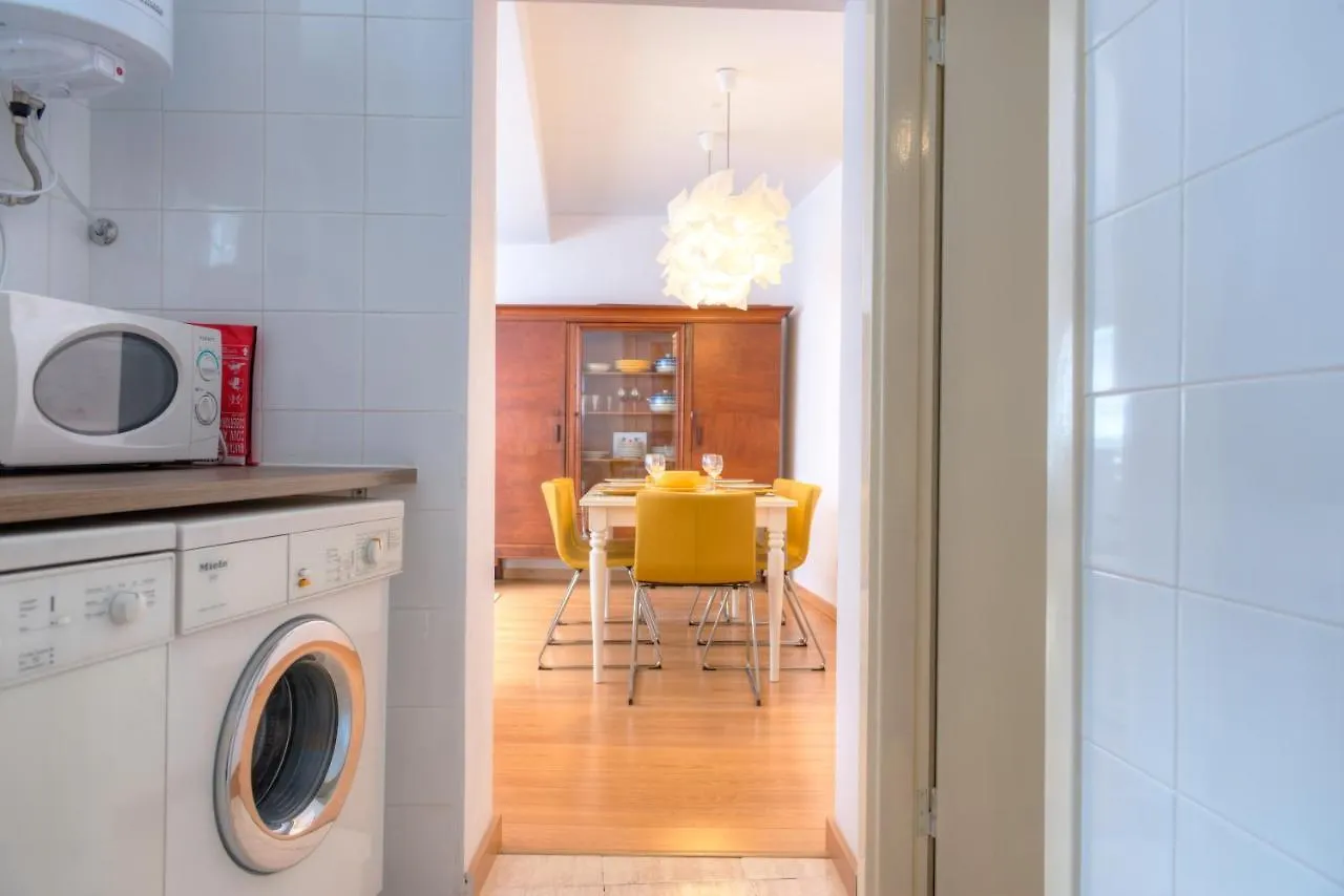 Apartment Ferienwohnung Sunny & Quiet In Historic Center Lissabon